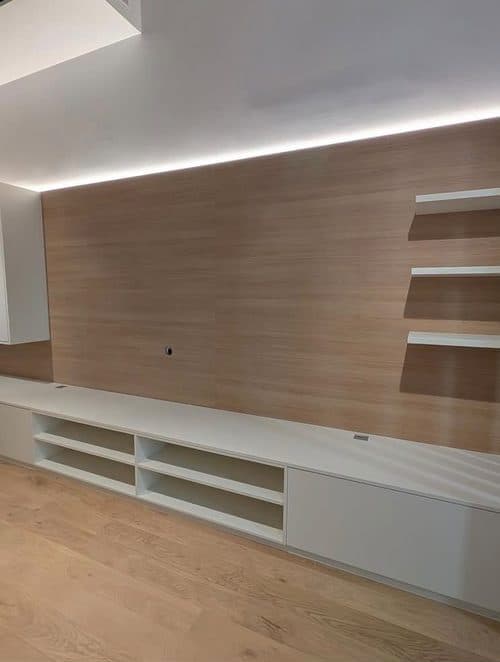 Mueble de salón en madera a medida realizado por la carpintería David Iglesias en Santiago de Compostela